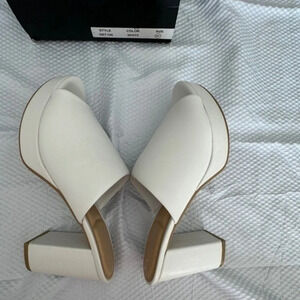 CL by Laundry Get On Platform Heel Sandals in White New in Box size 10 / 41